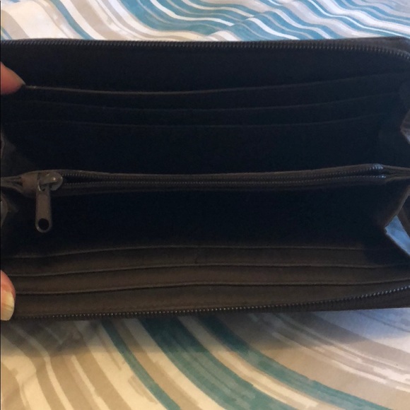 Guess wallet❄️3-15 - Picture 3 of 3